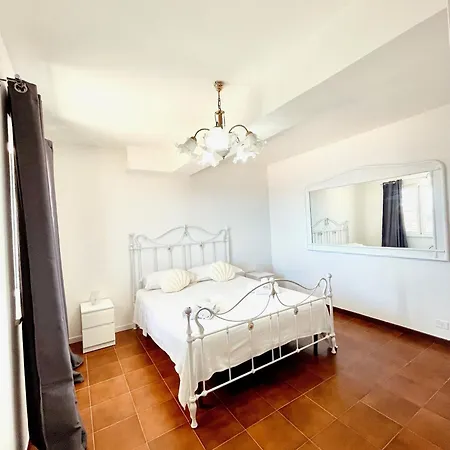 A Tirrazza גיארדיני נאקסוס