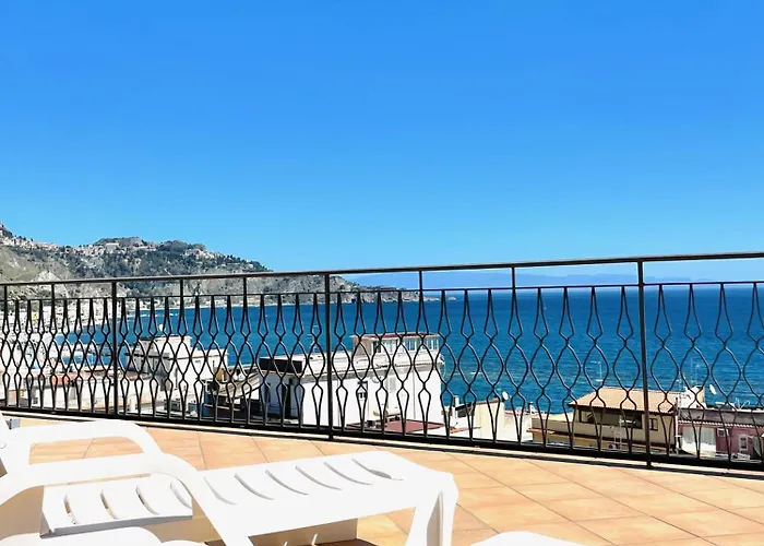 A Tirrazza * Giardini Naxos